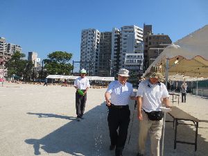 役員による、お神酒と塩でお清め
