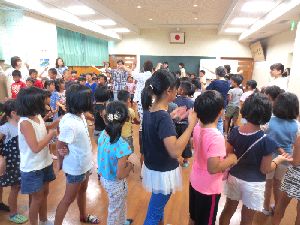 留守家庭子ども会の子供達がとうにん音頭の練習しました