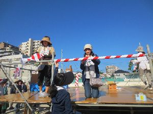 朝から櫓の準備!