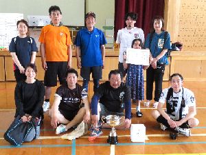 男子優勝の伊崎チーム!